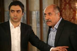 Haşim Ağa ve Baba Memduh arasındaki kan davasını bitirmeye çalışan Polat Alemdar