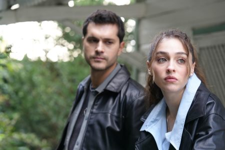 Leyla kendi sırrını da tehlikeye atar!