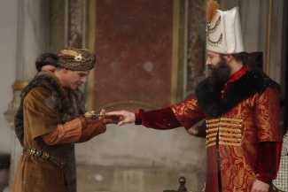 Şehzade Mustafa kılıç kuşandı!