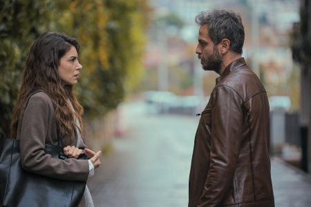 Toprak ve Yasemin'in yolları bir kez daha hiç beklemediği bir yerde kesişir!