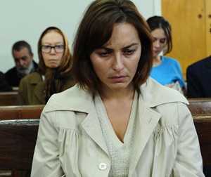 Carolin'i bıçaklayan Cemile şoktadır