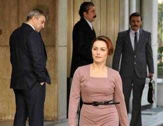 Cemile holdingi terk ediyor