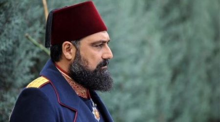 Abdülhamid’in gözü önünde patlayan silah kimin canına kast edecek?