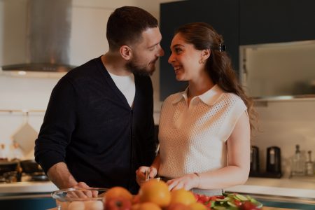 Mete ile İncila bozulan aile ilişkilerini düzeltebilmek için çaba harcarlar!