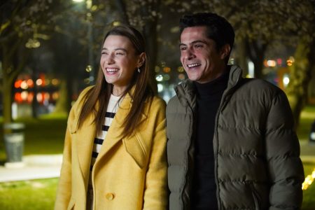Yağmur ilk kez annesini köşeye sıkıştırır!