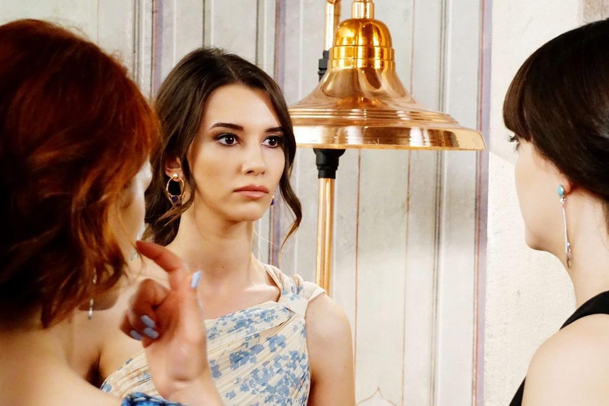 Pelin kıskançlık krizine giriyor