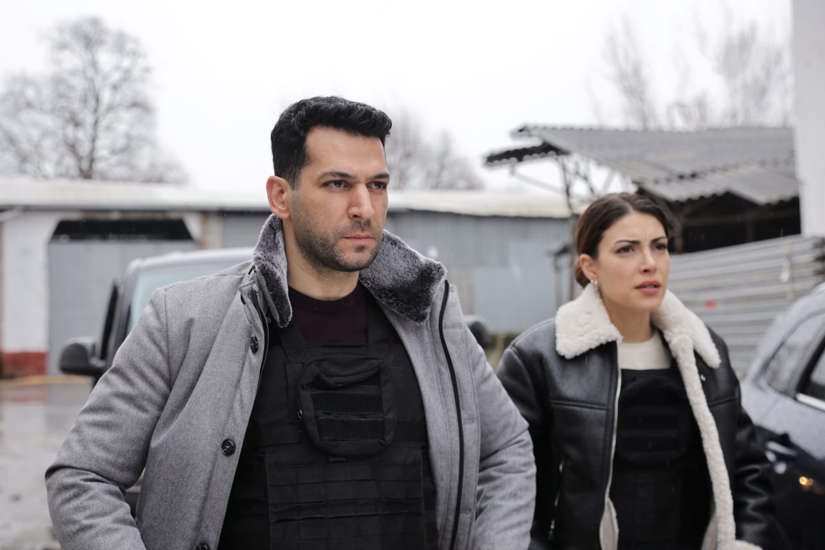 Efkar ve Hartley karşı karşıya!