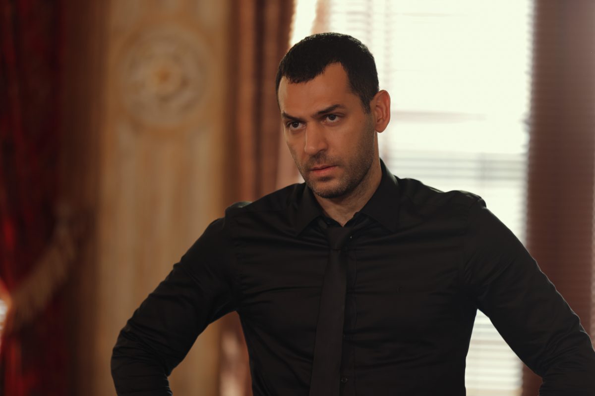 Ömer ve ekip düşmanlarla kozlarını paylaşırlar!