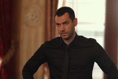 Ömer ve ekip düşmanlarla kozlarını paylaşırlar!