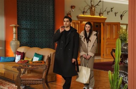 Ferit beklenmedik bir kararla Pelin'i yalıya getirir!