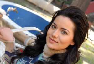 Leyla bir kez daha af diliyor