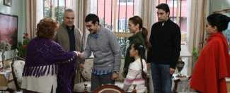 Leyla mutluluk için yalana sarılır