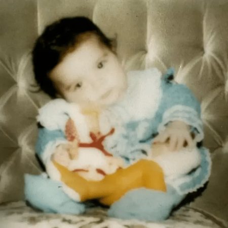 Doğum gününü çocukluk fotoğrafıyla kutladı