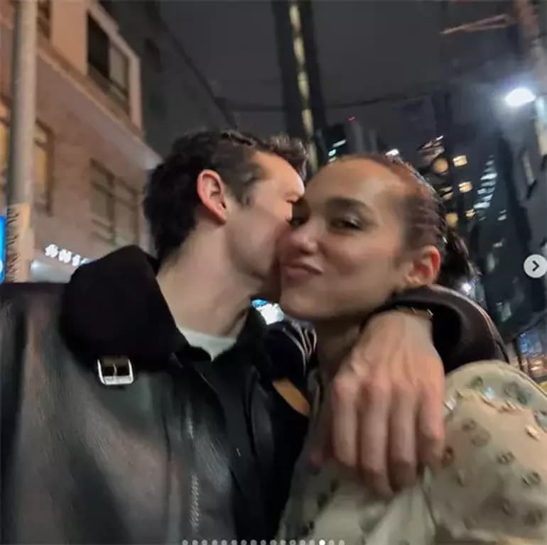 Dua Lipa ile İngiliz oyuncu Callum Turner'ın aşk kareleri!