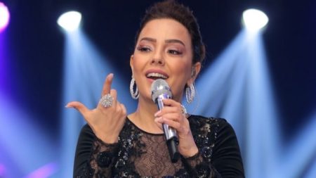 Ebru Gündeş hayranlarını korkuttu