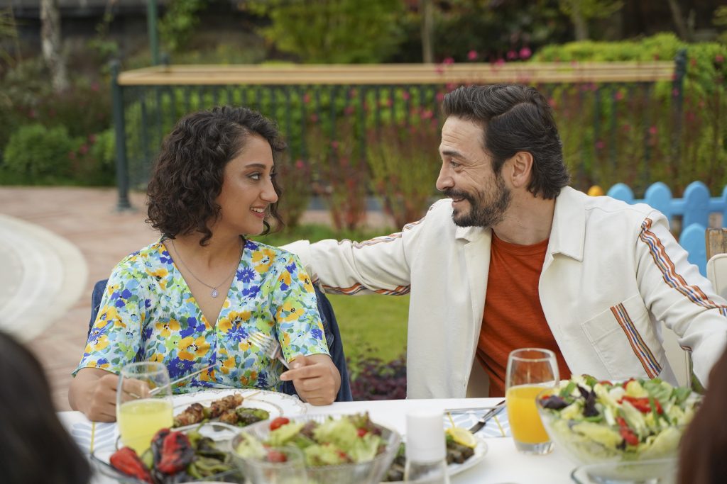 Ecem Erkek ve Ahmet Kural 'Müjdemi İsterim' filmiyle çok güldürecek!
