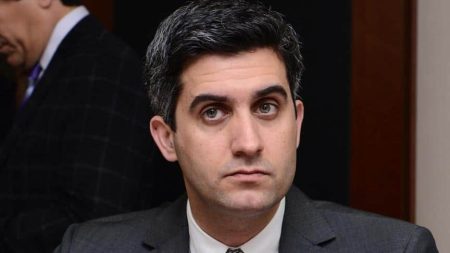 Ekranların yasaklı ismi Memet Ali Alabora'nın yeni dizisi Türkiye'den de izlenebilecek!