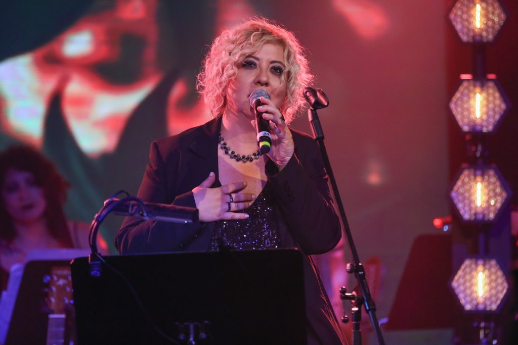 Elif Yakarçelik'in yeni teklisi yayınlandı!