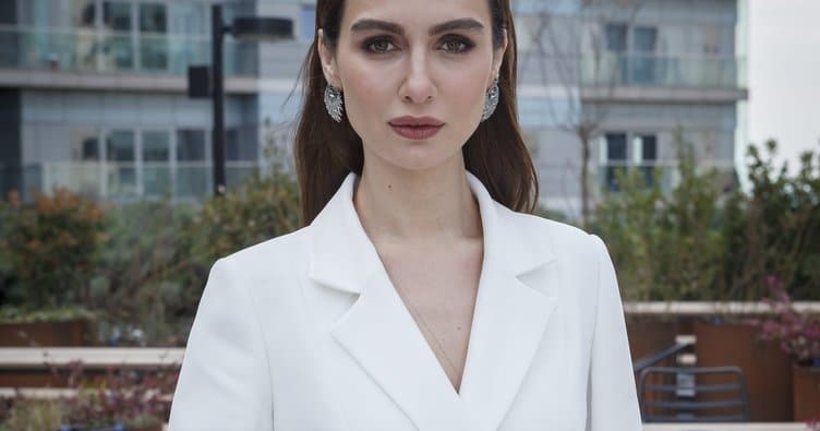 Enis Arıkan'ın sunucusu olacağı "Benimle Söyle" yarışmasında Birce Akalay da yer alacak!