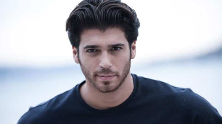 Erkenci Kuş'un başrolü Can Yaman kitap kapağı oldu!