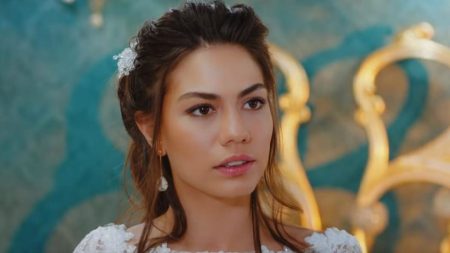 Erkenci Kuş'un Sanem'i Demet Özdemir yeni bir diziye başlayacak!