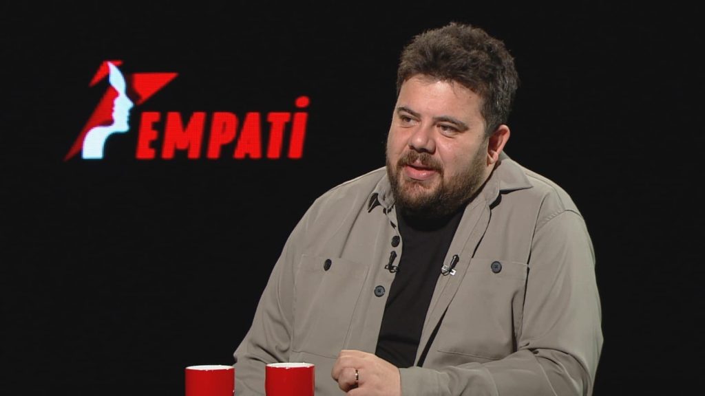 Eser Yenenler: "Çocukluğumu yaşamadım nasıl baba olunur bilmiyorum!"