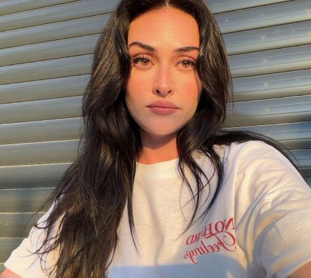 Esra Bilgiç'ten dikkat çeken tatil pozları!