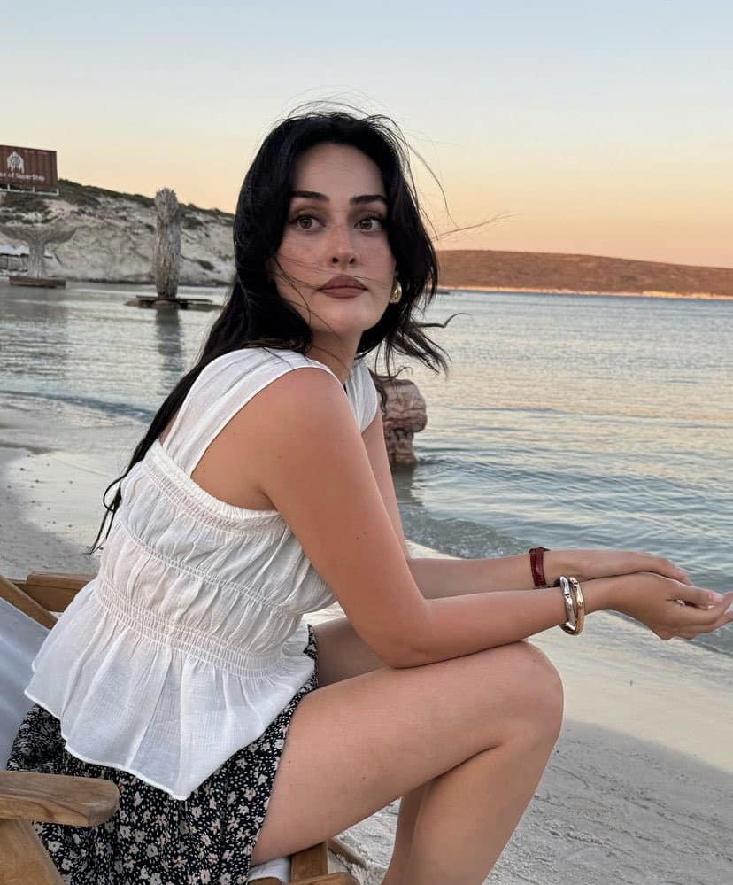 Esra Bilgiç'ten müjdeli haber!