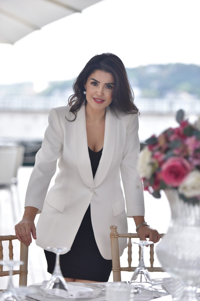 Esra Öztürk'ün yeni şarkısı  “Gurur'' müzikseverler ile buluştu!