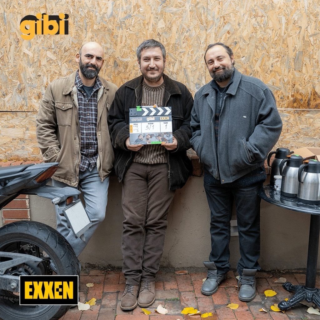 Exxen’den beklenen haber geldi! “Gibi”nin yeni sezon çekimleri başladı! Setten ilk kare paylaşıldı! Exxen’den beklenen haber geldi! “Gibi”nin yeni sezon çekimleri başladı! Setten ilk kare paylaşıldı!