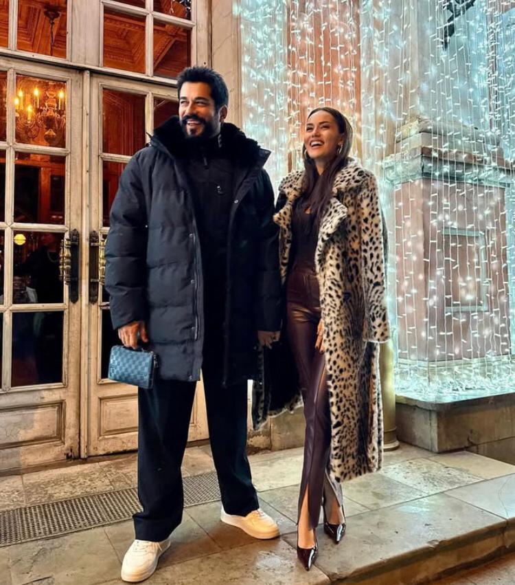 Fahriye Evcen- Burak Özçivit çiftin Moskova'da aşk kareleri!