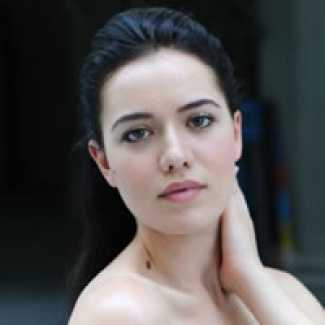 Fahriye Evcen hayranları ekran başına