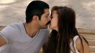 Fahriye Evcen parayı değil aşkı seçti!