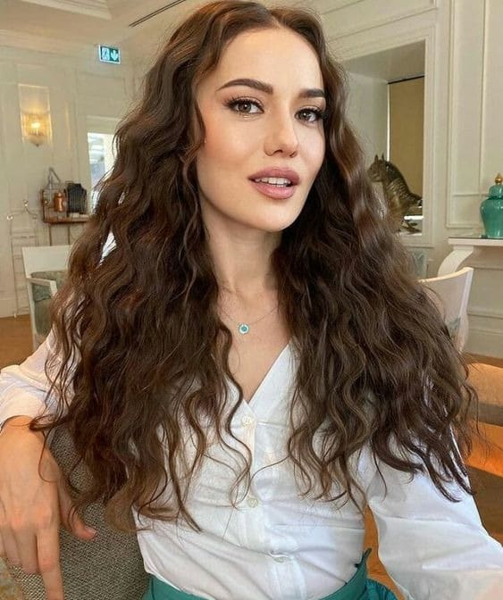 Fahriye Evcen'li reklam göz kamaştırdı