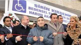 Faik Öztürk ve Safiye Soyman çiftine anlamlı armağan!