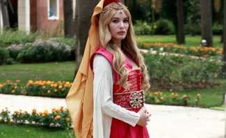 Fatih dizisinin Çiçek Hatun'unu yakından tanıyalım!