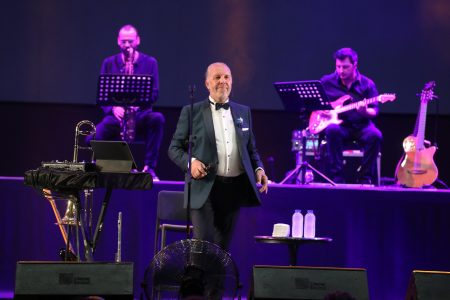 Fatih Erkoç sevenlerinin gönüllerinde iz bıraktı!
