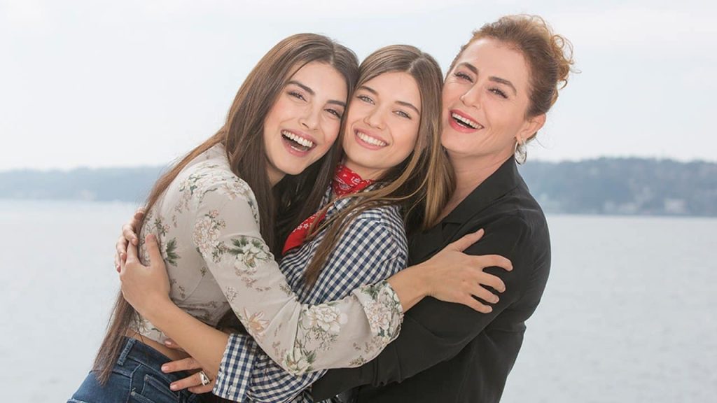 Fazilet Hanım ve Kızları setinde olay!