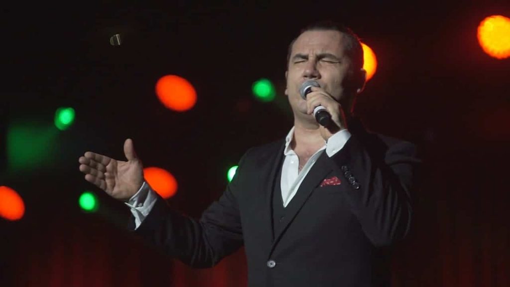 Ferhat Göçer'den 1000 kişilik dev koro!