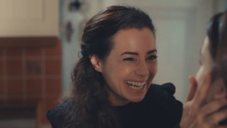 FOX’un merakla beklenen dizisi Kızıl Goncalar'ın yeni tanıtımı yayınlandı!