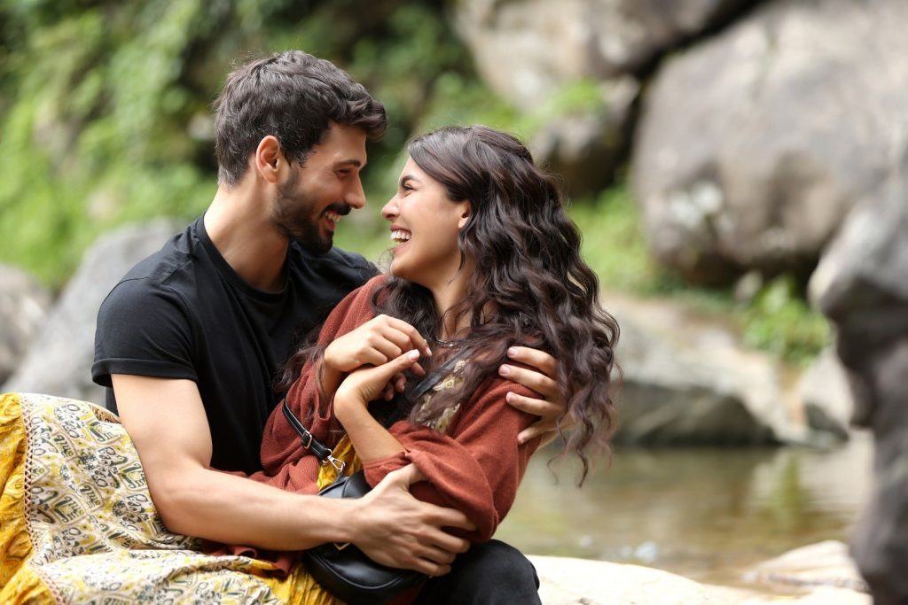 Fox’un yeni dizisi “Hudutsuz Sevda”nın ilk tanıtımı yayınlandı!