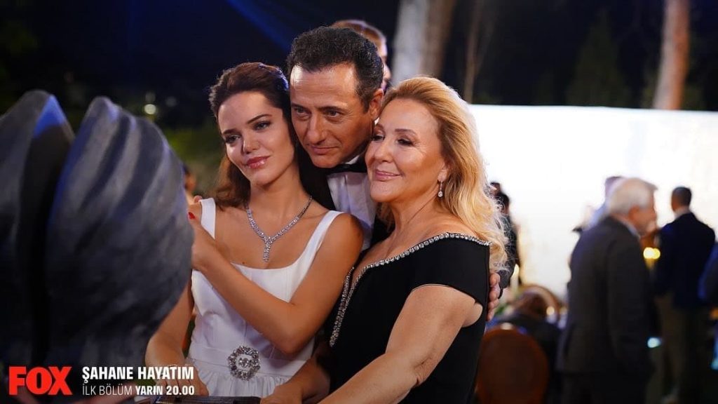 FOX’un yeni dizisi ‘Şahane Hayatım’ın oyuncuları diziyle ilgili merak edilenleri yanıtladı!