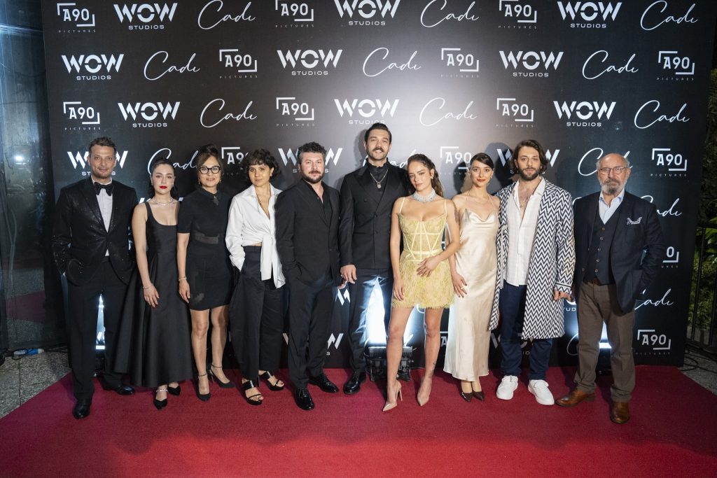 Furkan Andıç ve Buse Meral’i buluşturan ‘Cadı’ filminin galası gerçekleşti!