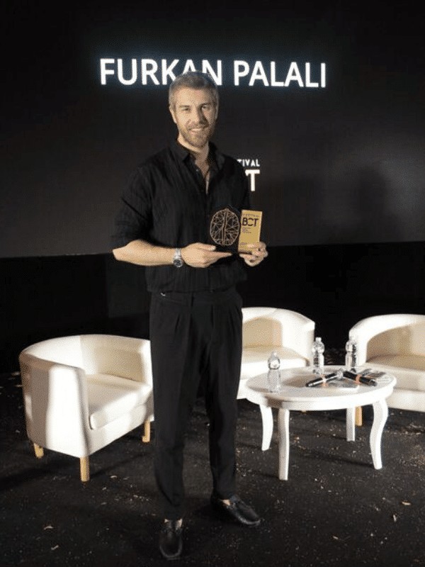 Furkan Palalı’ya İtalya’dan ödül! Furkan Palalı'ya İtalya'dan ödül!