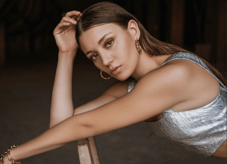 Gizem Karaca Baraj dizisinin kadrosunda!