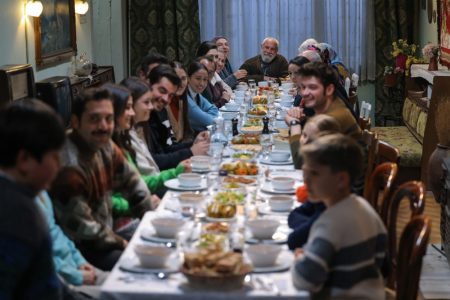 Gönül Dağı 132. Bölümde ailecek ilk iftar yemeği yendi! Japon misafirler