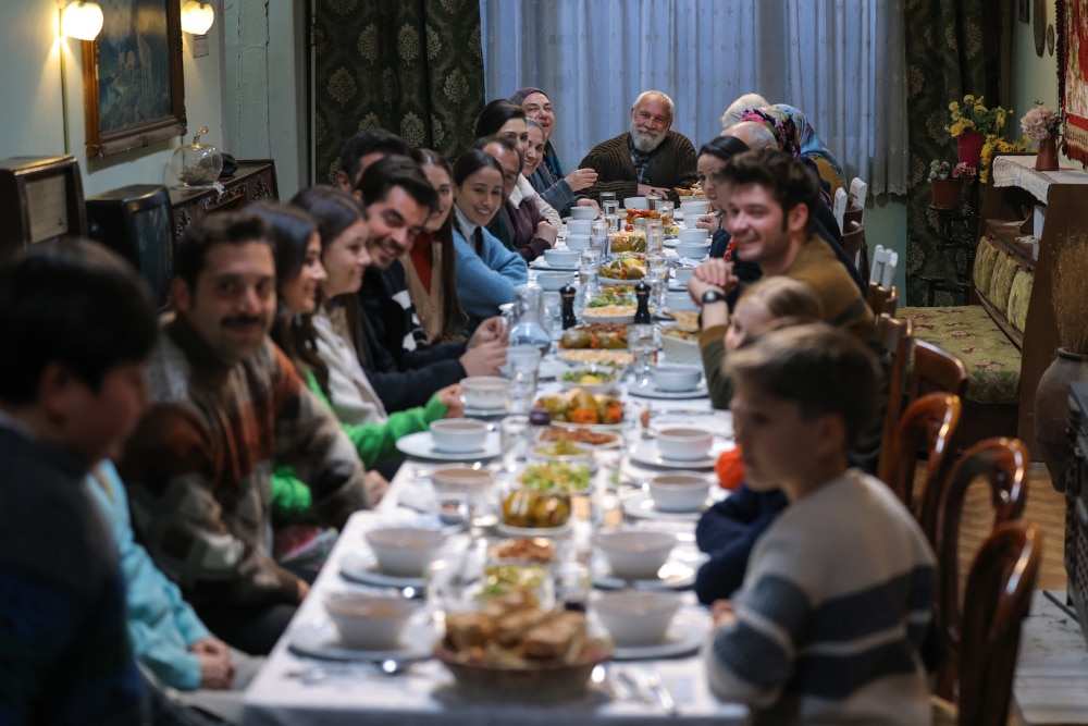 Gönül Dağı 132. Bölümde ailecek ilk iftar yemeği yendi! Japon misafirler