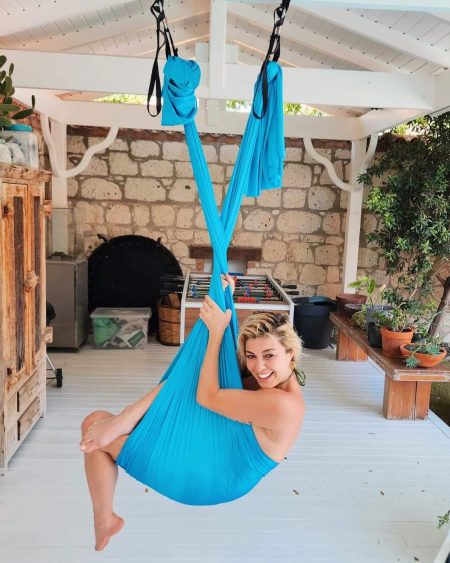 Gözde Kansu'nun tatil keyfi: Adeta kozadan çıkmış bir kelebek gibi!