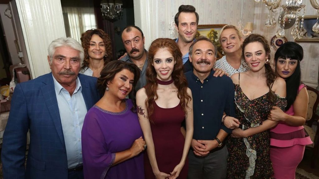 Gülse Birsel’in çok sevilen gişe rekortmeni filmi "Aile Arasında"nın devamı yolda!