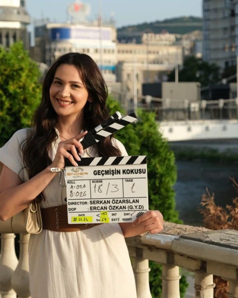 Gülsim Ali ve Görkem Sevindik'i buluşturan “Geçmişin Kokusu” filmi sete çıktı! İlk kareler geldi!